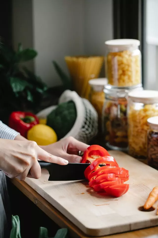 cutting pepper