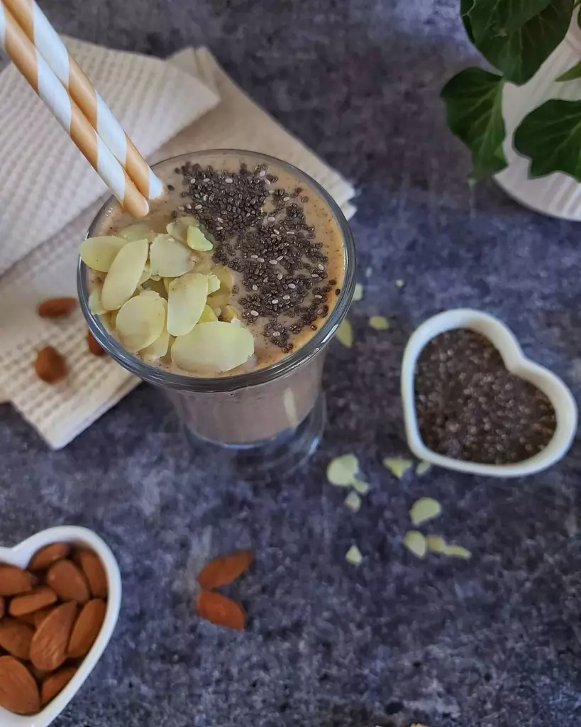 Smoothie with Apple and Cinnamon with decoration