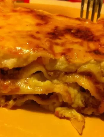 How to Make Lasagna with Meat and Bechamel