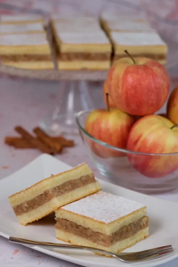 How to Make Ancient Apple Cake