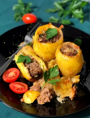 Potatoes Stuffed with Meat